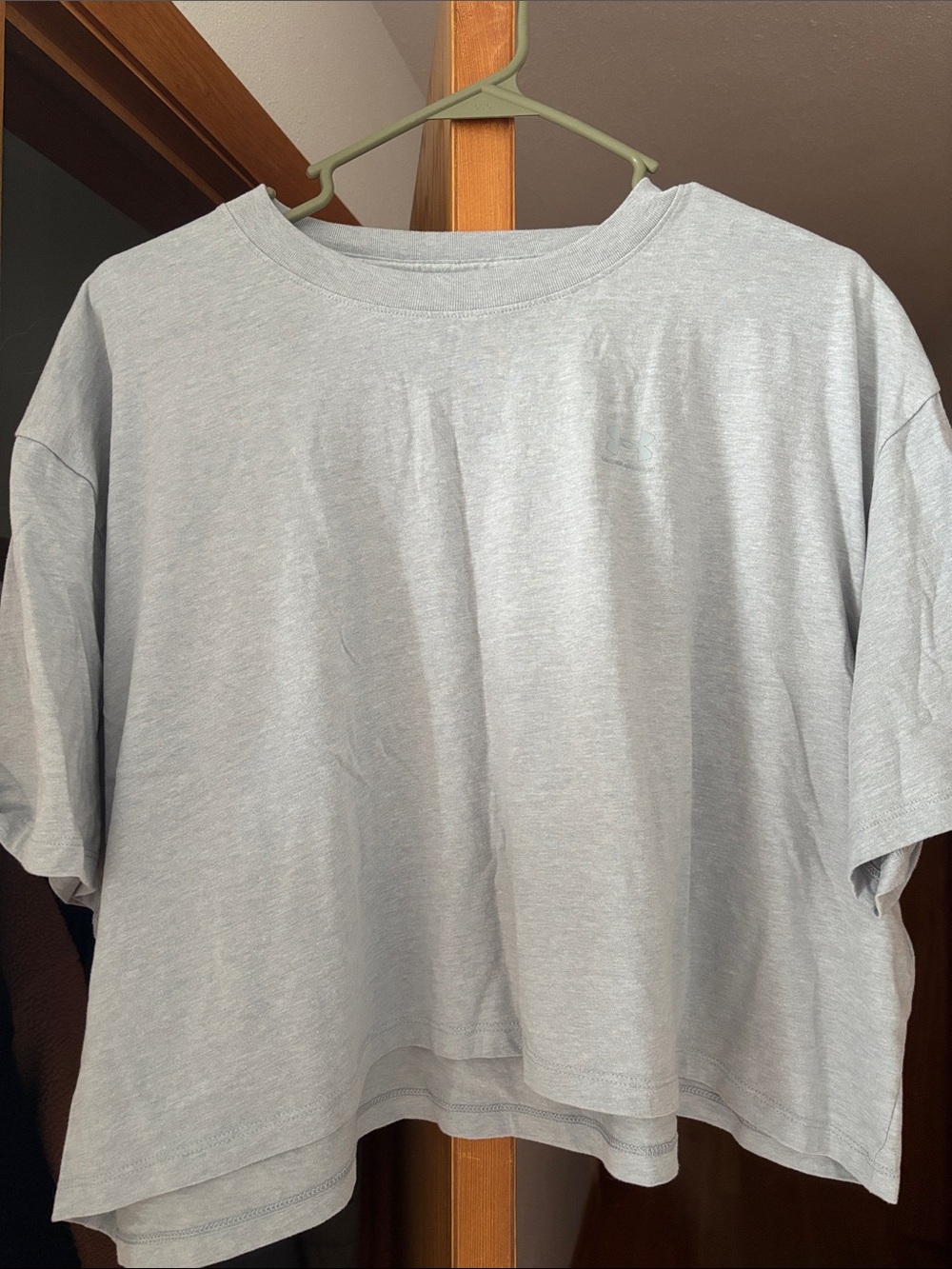 Under Armour Light Gray Women's Short-Sleeve Crop Tee